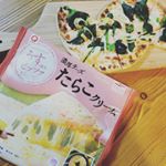 新発売うす焼きピッツァ濃厚チーズたらこクリーム普通に食べてもすごく美味しいのですが野菜をちょい足ししてみました✨ほうれん草と長ネギ、醤油すこしで和風に変身！ビールの…のInstagram画像