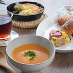 おひるごはん･オマール海老のビスクスープスペイン風オムレツアップルパイパンオショコラ･ピエトロファーマーズの#オマール海老のビスクスープ をモニター🤡･とろとろ～🥘…のInstagram画像