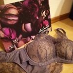 バレエ用品で有名なチャコットの下着専門店、シュット。マロニエゲート銀座店に行きました。久々に自分のためだけのものをゆっくり見た気がする…ラグジュアリーな空間な店内で、どれも素敵なものば…のInstagram画像