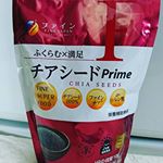 前に流行っていたチアシード✨今になって試してみる😁普段、流行りとかに、乗らないタイプなので初チアシードです😅水に入れると10倍に膨らむらしく、朝ヨーグルトに入れてみたら食感プチプチしてて美味しくて…のInstagram画像