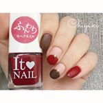 . #itnail の新色のモヘヤネイルを使って💅🏻.クリアベースにカラーモヘアのタイプと、カラーベース(マット)に白モヘアのタイプの２種類あって。私が塗ったのは、カラーベースに白モヘアの…のInstagram画像