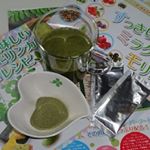 スティックタイプで簡単♪飲むにも料理にも使えて、毎日どんな方法で使おうかも楽しみになります。そのまま水で割るとちょっと苦みと独特な味があるかな？でも、それがまたいいかも！？#すっきりミラクルモリンガ …のInstagram画像