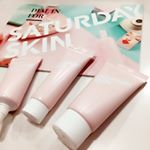 サタデースキンモーニングキット☆.幹細胞エキス配合のエイジングケアできるスキンケア✨とってもかわいいトラベルキット♡☆サタデースキンピュリファイングクレンザー☆サタデースキンビュー…のInstagram画像