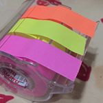 ヤマトさんのメモックロールテープを使ってます。三色あるので私は仕事、セミナー、イベントと色分けできるので便利。また紙なので文字が書けれるし予定が変更になったら取ることもできるのも良いです#ヤマトの…のInstagram画像
