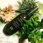 ♡・ボタニカルリキッドクレンジング ・○98％以上植物由来で、肌に優しい ○クマタケラン蒸留水ベースの美容液クレンジング ○オイルフリー、無添加。赤ちゃんの日焼け落しにも使えます。 （石油…のInstagram画像
