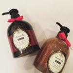 お風呂場がチョコレートの香りになりとても癒されるシャンプーです！頭皮にも優しく、髪もツルツルになりました。見た目や香りの良さだけでなく、ちゃんと機能的なシャンプーとトリートメントなのでこれからも…のInstagram画像
