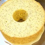 チアシード入り米粉のシフォンケーキ、試作。試作品なので食べさせられた人は忌憚ない感想を述べるように。 #シフォンケーキ #手づくりケーキ #米粉シフォンケーキ #ファインスーパーフード #チアシード …のInstagram画像
