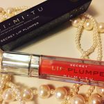 【HIMITU】シークレットリッププランパー..唇にハリと潤いを与える唇用美容液💋.トウガラシエキス、セイヨウハッカ油のピリピリとした刺激がありますが、唇がぷっくりしてくるので病みつきになり…のInstagram画像