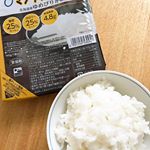 ..マンナンごはん　160ｇ 🍚.✔️ 糖質25％カット✔️ カロリー25％カット✔️ 食物繊維4.8ｇ.こんにゃく生まれの米粒状加工食品「マンナンヒカリ」と北海道産「…のInstagram画像