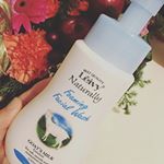 【レイヴィー】フォームフェイシャルウォッシュGM230ml..フワフワで軽い泡がお肌を包み込むように洗い、カサついたお肌に潤いと弾力を与え、つい触れたくなるもっちり肌に💕.ポンプ式…のInstagram画像