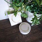 乾燥しないフェイスパウダーを探していました～✌ こちらのディアマユコ フェイスパウダーはサラっとした仕上がりになるのに、頬や目元、口周りがカサカサしないので、メイクの仕上げにオススメです！！ …のInstagram画像