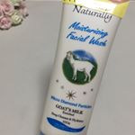 レイヴィーフェイシャルウォッシュ✨シトラス&フローラルの香り。濃密な泡でやさしく洗え、洗い上がりはさっぱり！でも肌へのうるおいもあり。しっとりつるっとした肌になります❤︎ボディソー…のInstagram画像