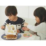 @andersen_official_jp さんのヘクセンハウスキット🏠週末に子供達と作りました🎵必要な物がすべてセットされているので小さい子供でも簡単に作ることができました😉絵本でし…のInstagram画像