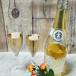 見ためからオシャレな #バラ梅酒スパークリング 。ほのかなバラの香りがしてきます。梅酒だから甘いのかと思いきや、白ワインも入っているのでさっぱりしたお味。#シャンパン みたいな感じでし…のInstagram画像