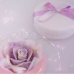 message de rose「ペタル・レザンマーブル」🌹.メサージュ・ド・ローズの期間限定商品、ぶどうの香りが華やかなホワイトチョコレート🍇ジュエリーのような箱に入っていて、高級感があり…のInstagram画像