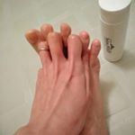 イシュアのサロンフットを1週間使ってみて。まず使うのがラク。お風呂がめんどくさくても、足だけでいいから楽チンです。普段靴下にルームブーツを履いているのですが、ルームブーツも臭わなくなったので嬉…のInstagram画像