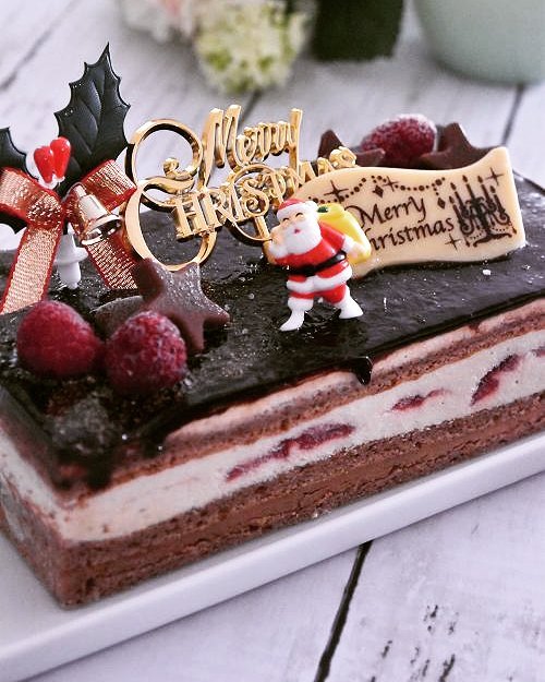 口コミ投稿：一足早く頂いたクリスマスケーキ『バニラとチョコの極上ブッシュドノエル』見た目の…