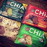 ダイエット中のおやつに😊オメガスリーの１/２日分がおやつでとれちゃう！手軽に食べられるチアシード入りのクッキーです🍀ひとつひとつがしっかりおいしい(*^_^*)ココナッツを最初に食べて…のInstagram画像