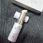 「レチエ　モイスチャーリップ」冬場はチョットでも手入れを怠ると直ぐに皮ムケするくらいに唇が荒れやすい私・・・ このリップクリームはホントに良い！直ぐに荒れが改善出来て滑…のInstagram画像