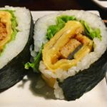 #太巻き #🍣恵方巻きゆーて切ってしまいましたけれども、美味しくいただきました。具が大きすぎて海苔巻きでなく『海苔巻かず』状態ですがなんのその。・「う巻き」を作って巻きました。…のInstagram画像