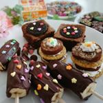 今日は#チョコ作り 🍫 3つ目は#チョコバナナ 🍌も娘と作りました‼️もう残り少ないチョコだったので、私がバナナにチョコをぬって、娘にはトッピングをしてもらいました😁✨✨何日か前に作ったチ…のInstagram画像