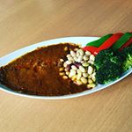 MCTオイル（中鎖脂肪酸油）入りのヘルシーなビーフキーマカレー。ヘルシーな赤身肉のグラスフェッドビーフ（放牧牛）100%使用。無添加。グラスフェッドビーフと聞いて、バターコーヒーダイエットで注…のInstagram画像