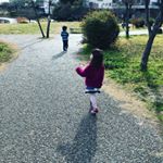 季節問わず暇さえあれば「公園！」「お散歩！」というこどもたちに付き合ってしょっちゅう外に出てるからUVケアは年中欠かせない😅こんなときに使いたいなーパラソーラ❤️#パラソーラを使いたい #moni…のInstagram画像