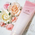 フィトリフトのホットクレンジングジェルを使ってみました♪美容成分91.2%、保湿ケアまで1本5役の美容液クレンジング。+4℃の温感ジェルが毛穴の奥の汚れまで絡めとってくれます。手のひらで少しや…のInstagram画像