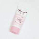 パラソーラ フレグランス UVエッセンスです。パッケージが可愛いし、フローラルの香りが好みで、朝からテンションが上がります(*´˘`*)♡1点だけ残念なのがサイズが大きいこと。90gと他の日焼け止…のInstagram画像