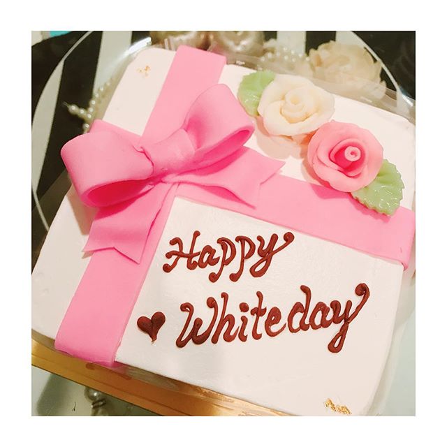 口コミ投稿：♡♡♡♡♡.. 💓Happy WhiteDay💓 @iiicakejp 様よりまたまた嬉しいケーキを頂きました♡♡.相…