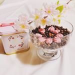🥀🍫・ハンター製菓様の ブランドメサージュ・ド・ローズ『PEARL CHOCOLAT (パールショコラ)』🥀✨・シリアルにチョコレートをコーティングしたパールショコラはミルク、ビターの…のInstagram画像