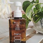 最近使っている#シャンプー #haru 🌿#ボトル のデザインもかわいいんですが、、これめちゃくちゃ良いです‼️なにより驚いたのが#コンディショナー無しでもスルンとまとまること！．…のInstagram画像