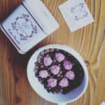 メサージュ・ド・ローズパールショコラホワイトデーにチョコレートを✨とっても可愛い薔薇チョコレートはミルク、ビター２種とホワイトチョコレートにフリーズドライのラズベリーを練り…のInstagram画像