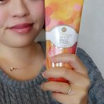 新発売!DETクリア ピーリングジェリーを使ってみました☺温感なので溶かしてかき出す感じ。浴室で使う事が出来るので、顔はもちろん、首周り、デコルテ、ひじひざとピーリングしました。カサカサな…のInstagram画像