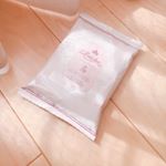 ．これからの季節の必需品〜ボディシート✨✨✨．このボディシートは汗吸着成分だけじゃなくて、ホホバオイルやヒアルロン酸といった潤い成分も入ってるのが女子に嬉しい😊🤝．パッケージも…のInstagram画像