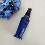ロンロン🎵フレグランスヘア&ボディコロン🌸二種類の展開のうちこちらはブルーのリッチブーケの香り💐ほんのり甘くお花畑にいる様な癒される香りで髪やボディがしっとり潤います😌🌸💓 細かなミスト状…のInstagram画像