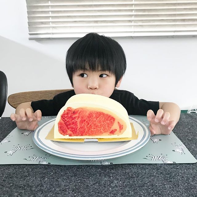 口コミ投稿：.お肉🥩みたいなケーキ🍰今日は名古屋にいる弟夫婦の新築祝いをしに🏠愛してやまない甥…