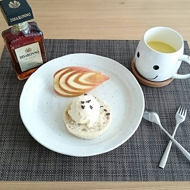 口コミ投稿：今日の朝ごパン🍞✨モンテ物産さんの『デイサローノ』をバニラアイスにかけて🍨「アッフ…