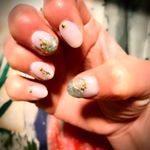 『pa ネイルアートセット』使ってセルフネイル💅・スティッカーとパーツの組み合わせで簡単ネイル🙌✨・#paネイル #ピーエーネイル #セルフネイル #monipla #DearLaur…のInstagram画像