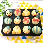 熱しやすく冷めやすい私は、すっかりパン作りにハマり中😍💕笑 食パンやキャラパンを焼きまくってます！いつまで続くかなぁ？＊今日はミニマフィン型でドナルドダックのミニパン焼きました🍞！膨らみ方がま…のInstagram画像