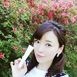 日差しをたっぷり浴びたので対策を。高級美容液の出番だよ！·サンスター独自の美白成分《リノレックS》がシミのもとを分解。·ツツジが綺麗🎶·#美容#美肌#日焼け対策 #日焼け …のInstagram画像