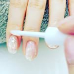 『株 Dear Laura様よりジェルネイル美容液💅』 爪周りを集中保湿✨オフの前&後につけてみましたリムーバで乾燥しやすいので、美爪キープで良い感じ✨😊 #エターナルベーシック #セルフ…のInstagram画像