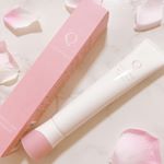 エクイタンス　ホワイトロジー エッセンス 🎀.シミの"きっかけ"から抑制してくれる薬用美白美容液です❤️独自の美白有効成分「リノレックS」が、シミの発生源に先回りしてアプローチしてくれるそう😍…のInstagram画像