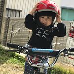 鼻水垂れ女子、にぃにのいない間に自転車独占中。ルイボスティーの懸賞が当たってたので投稿！今回3人目の妊娠にして初めてカフェインを気にして色々飲んでルイボスティーにハマった！臨月に写真撮った…のInstagram画像