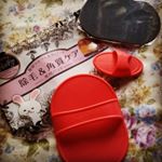 『角質とムダ毛が同時にケアできる魔法の美容美肌パット♪』 お兄ちゃんがけっこうムダ毛を気にしているので使ってみました✨試しに手毛で。指にはめて使う小さいパットでくるくる🌀🌀回しながら擦るとあら…のInstagram画像