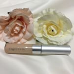 クマ消しコンシーラーアプリコットベージュチップタイプなのでとても塗りやすいです。コンシーラーの色味も肌を綺麗に見せてくれそうな色で肌に合いました。目の下のクマや小鼻の毛穴に塗ってみ…のInstagram画像