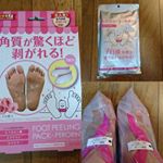 これ使ってみたかったんです～フットピーリングパック🎶足袋に1時間～1時間半パックするだけ‼️ローズの香りで癒されながら使用後約7日後に角質がどんどん剥がれるんです～ペロリンでつるつ…のInstagram画像