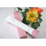 ichigomilk08033種の有効成分がシミの発生ルートに先回りして、アプローチする追跡型美白美容液です。やわらかくてみずみずしいジェルっぽいテクスチャーでとっても伸びが良いんです。ジ…のInstagram画像