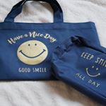 近所に出かけるときに便利な プチプラバッグ&ポーチ💼✨👛300円やのにめっちゃしっかりしていて、たっぷり入って使える〜汚れても気にならないし、軽いしいいわ〜😉ニコちゃんデザインも可…のInstagram画像