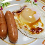 生卵はちょっと苦手なので、目玉焼きご飯♪かき醤油と卵ってめっちゃ合うよねー！#アサムラサキ #かき醤油 #たまごかけご飯 #TKG #monipla #アサムラサキファンサイト参加中のInstagram画像